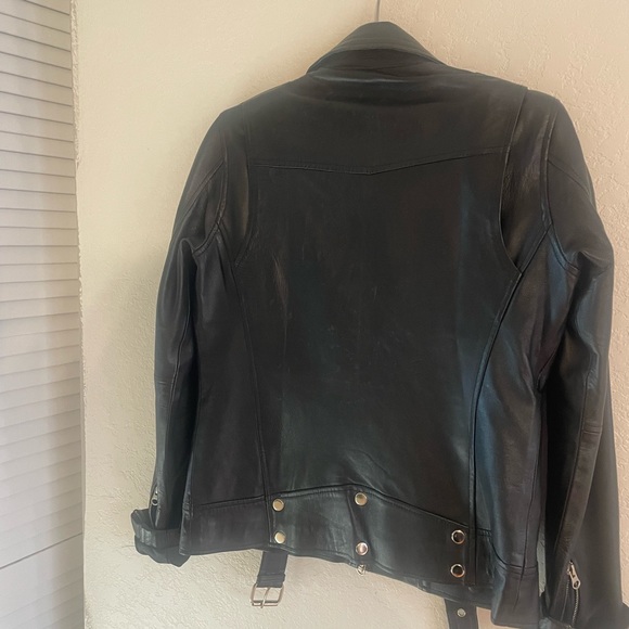 2 Medium size Women Leather Jackets. LIKE NEW - Picture 11 of 13